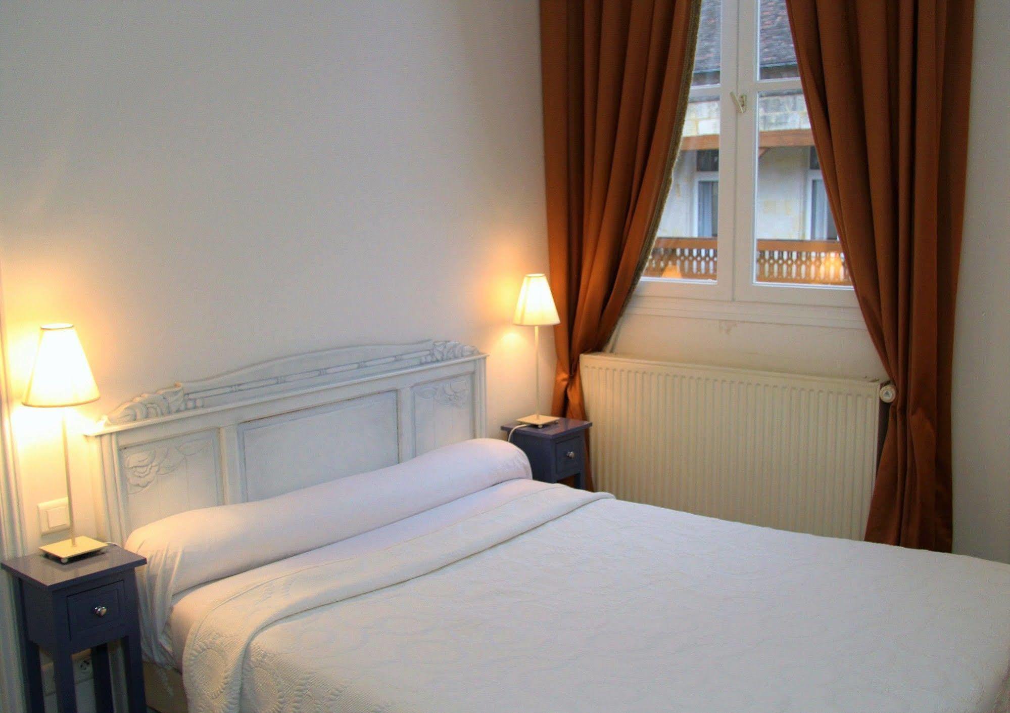 Hotel Le Regent Вилле-Котре Экстерьер фото