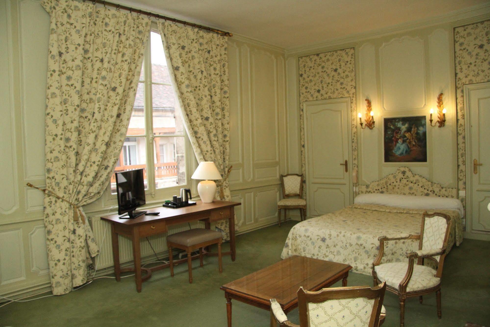 Hotel Le Regent Вилле-Котре Экстерьер фото