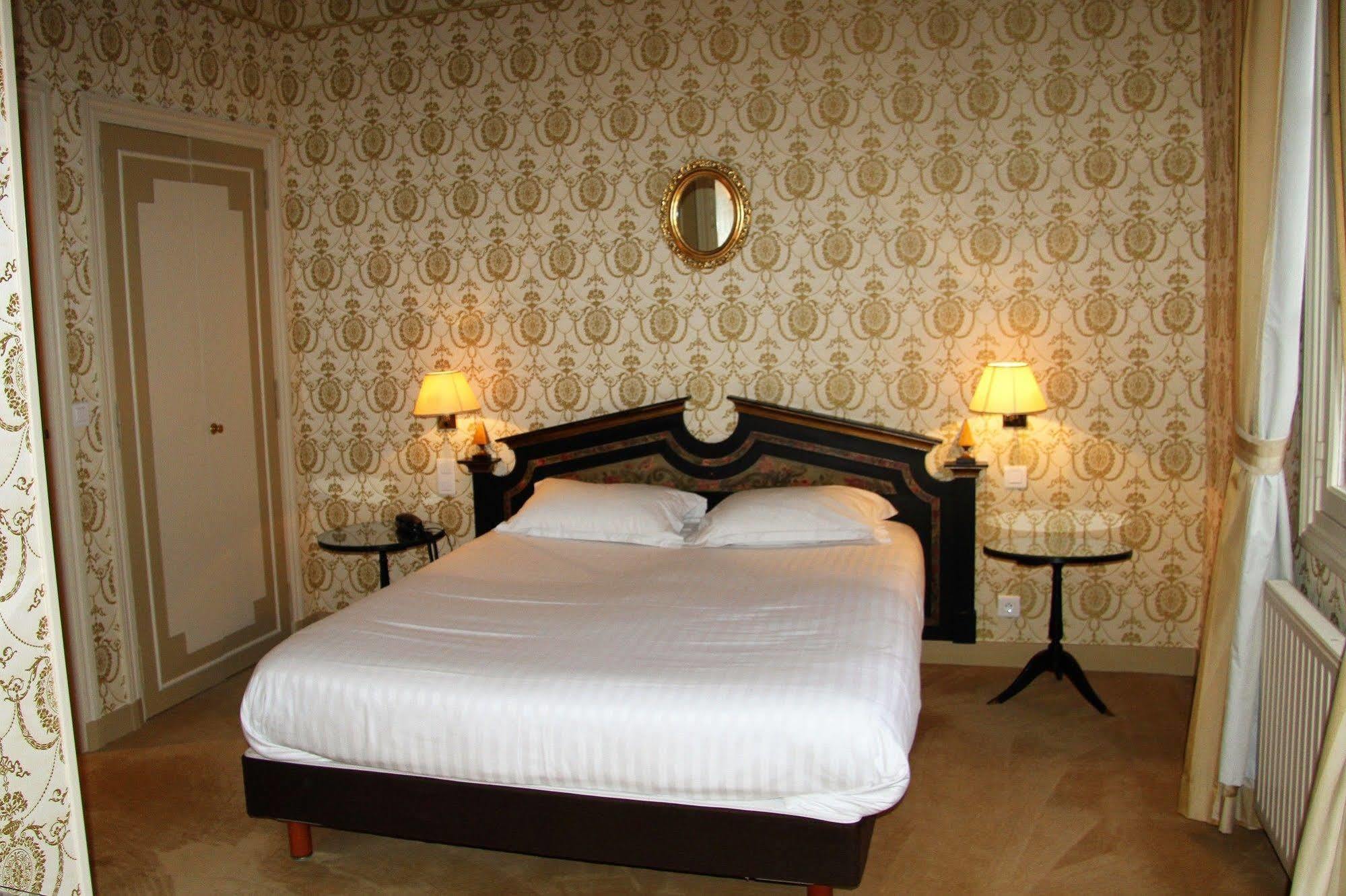 Hotel Le Regent Вилле-Котре Экстерьер фото