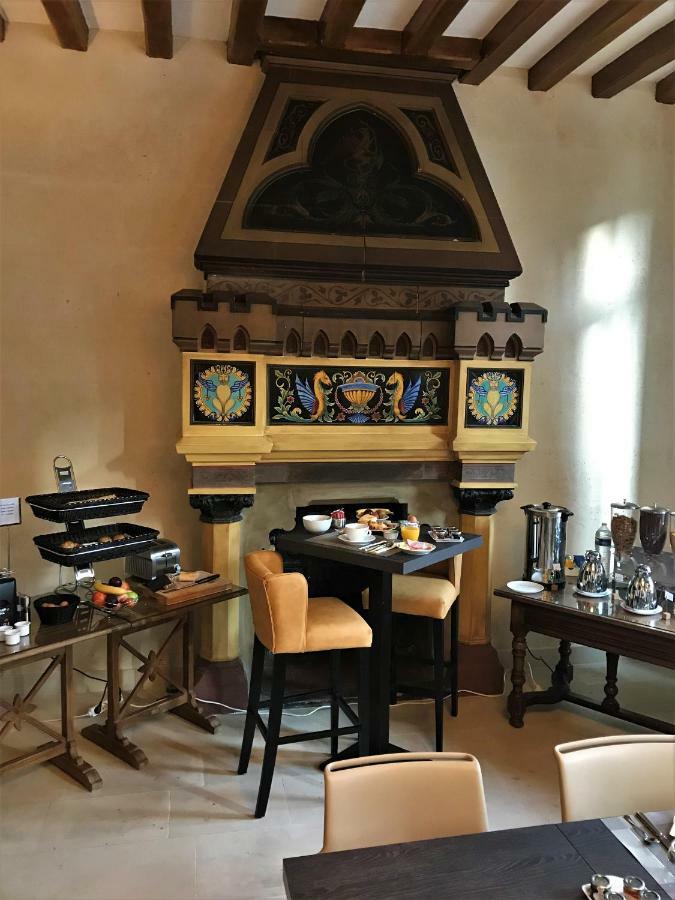 Hotel Le Regent Вилле-Котре Экстерьер фото